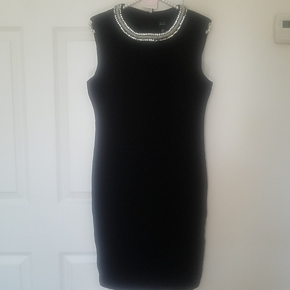 Dress - Picture 1 of 4